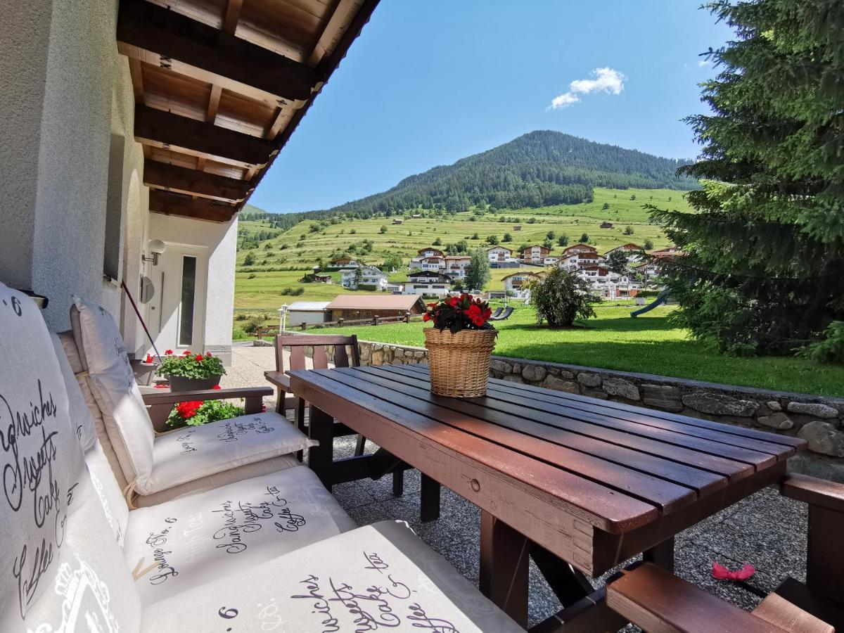 Das Alpenblick & Outdoor Lodge Nauders Bagian luar foto