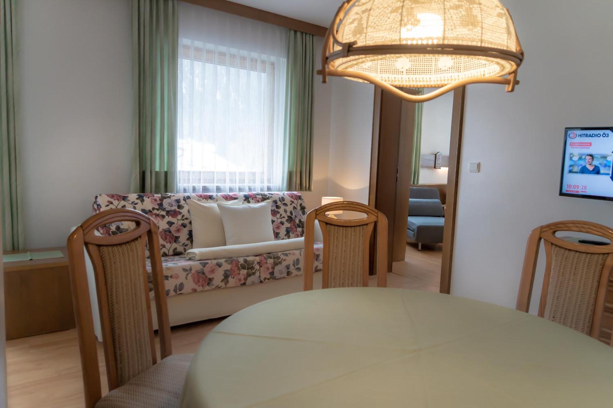 Das Alpenblick & Outdoor Lodge Nauders Bagian luar foto