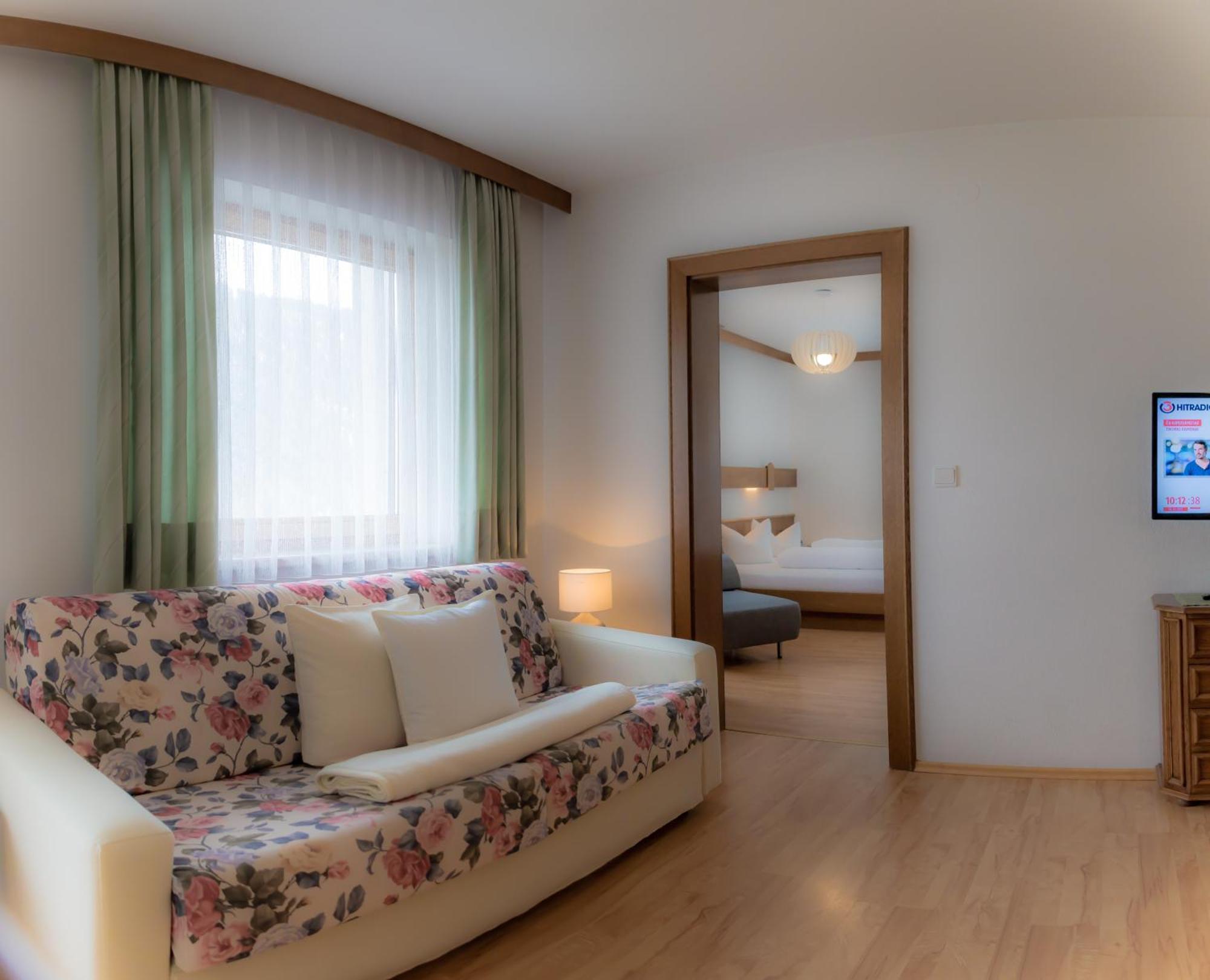 Das Alpenblick & Outdoor Lodge Nauders Bagian luar foto